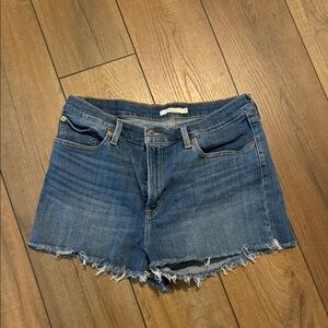Levi’s High Rise Shorts - Sz33